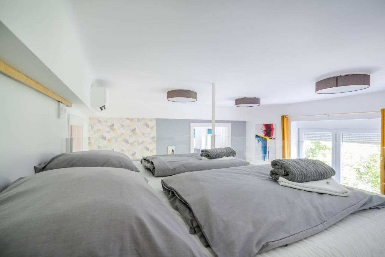 Bpr Color Fusion Home With A/C Budapest Luaran gambar