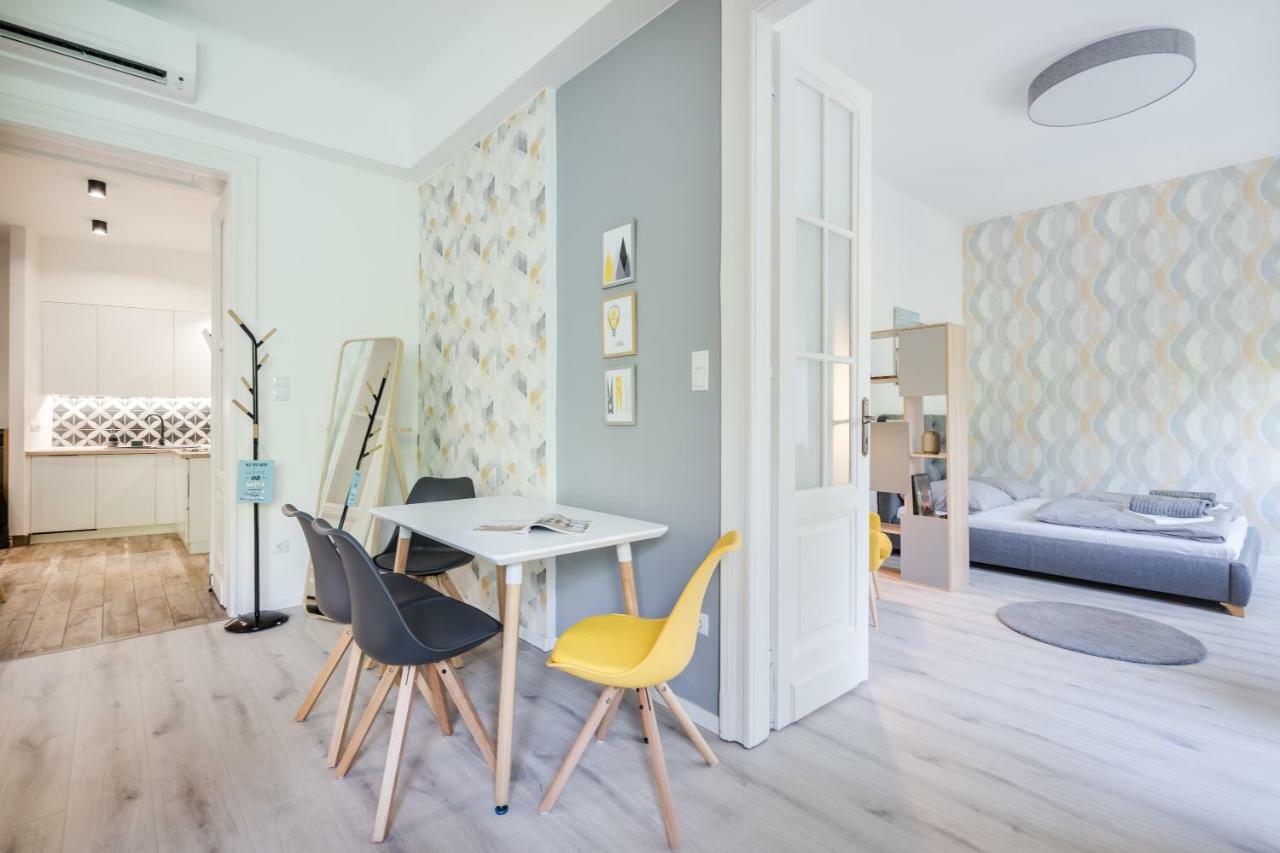 Bpr Color Fusion Home With A/C Budapest Luaran gambar